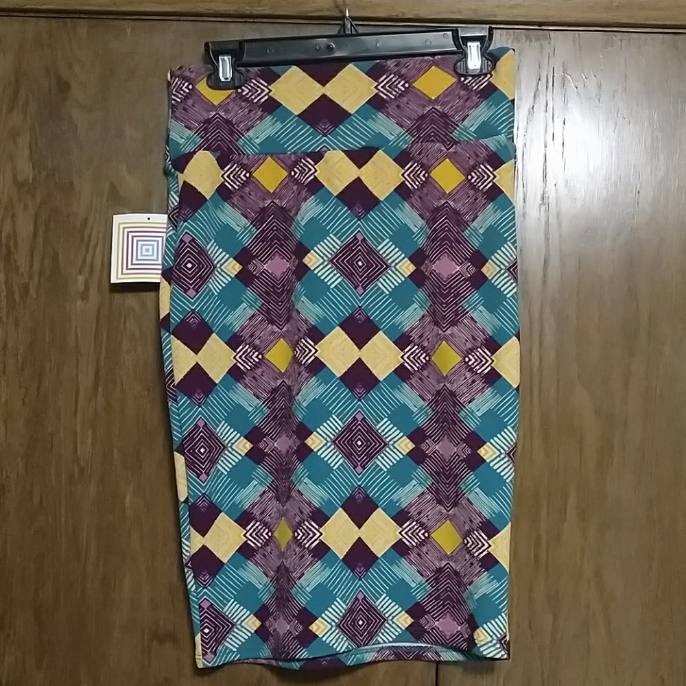 NWT Lularoe Cassie size Small